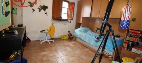 Дом с 4 комнатами в Лоро Чуффенна, Италия № 230840 12