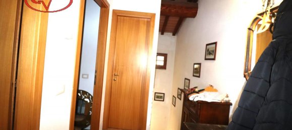 Дом с 4 комнатами в Лоро Чуффенна, Италия № 230840 19