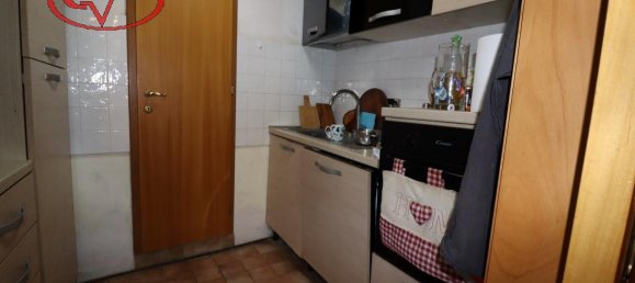 Дом с 4 комнатами в Лоро Чуффенна, Италия № 230840 7