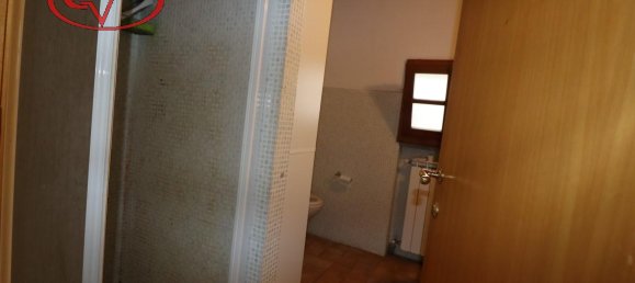 Дом с 4 комнатами в Лоро Чуффенна, Италия № 230840 17