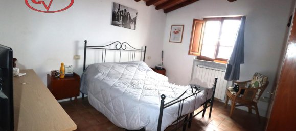 Дом с 4 комнатами в Лоро Чуффенна, Италия № 230840 14