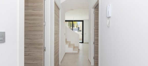 3 bedrooms Villa in Alicante, Spain No. 13530 9