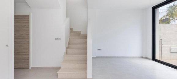 3 bedrooms Villa in Alicante, Spain No. 13530 3