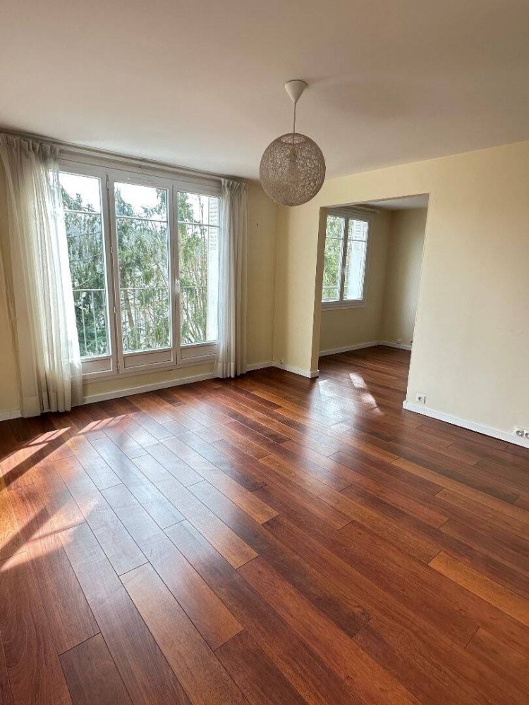 2 Schlafzimmer Wohnung in Buc, France, Nr. 122035