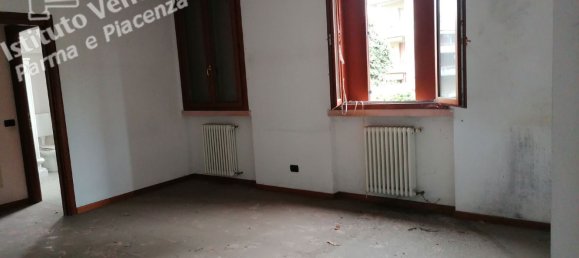 Apartamento de 3 dormitorios en Noceto, Italy No. 380375 2