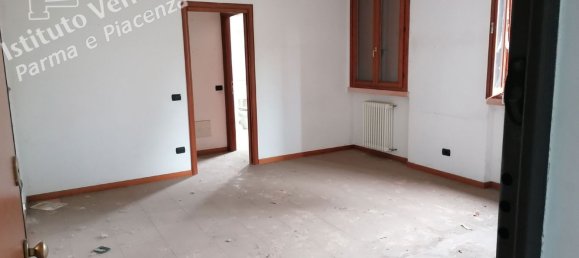 Apartamento de 3 dormitorios en Noceto, Italy No. 380375 4