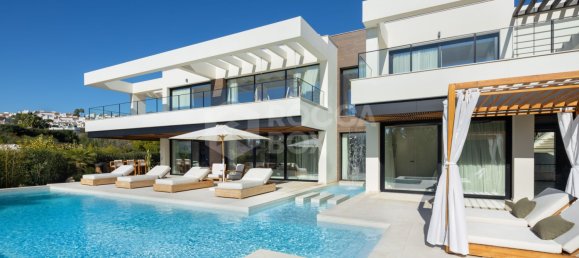 6 bedrooms Villa in Marbella, Spain No. 96582 2