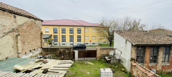 Casa de 8 habitaciónes en Casei Gerola, Italy No. 190539 9