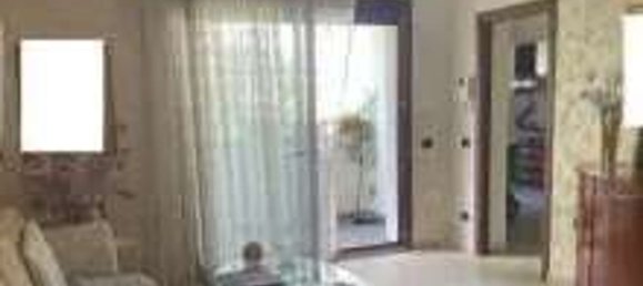 3-salle Appartement à Giussano, Italy No. 8193 2