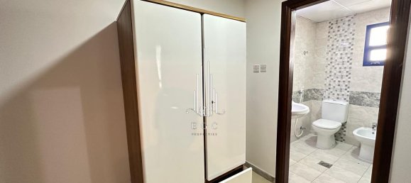 297.3m² Building in Al Khalidiya, UAE No. 53021 10