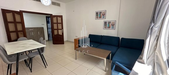 297.3m² Building in Al Khalidiya, UAE No. 53021 3