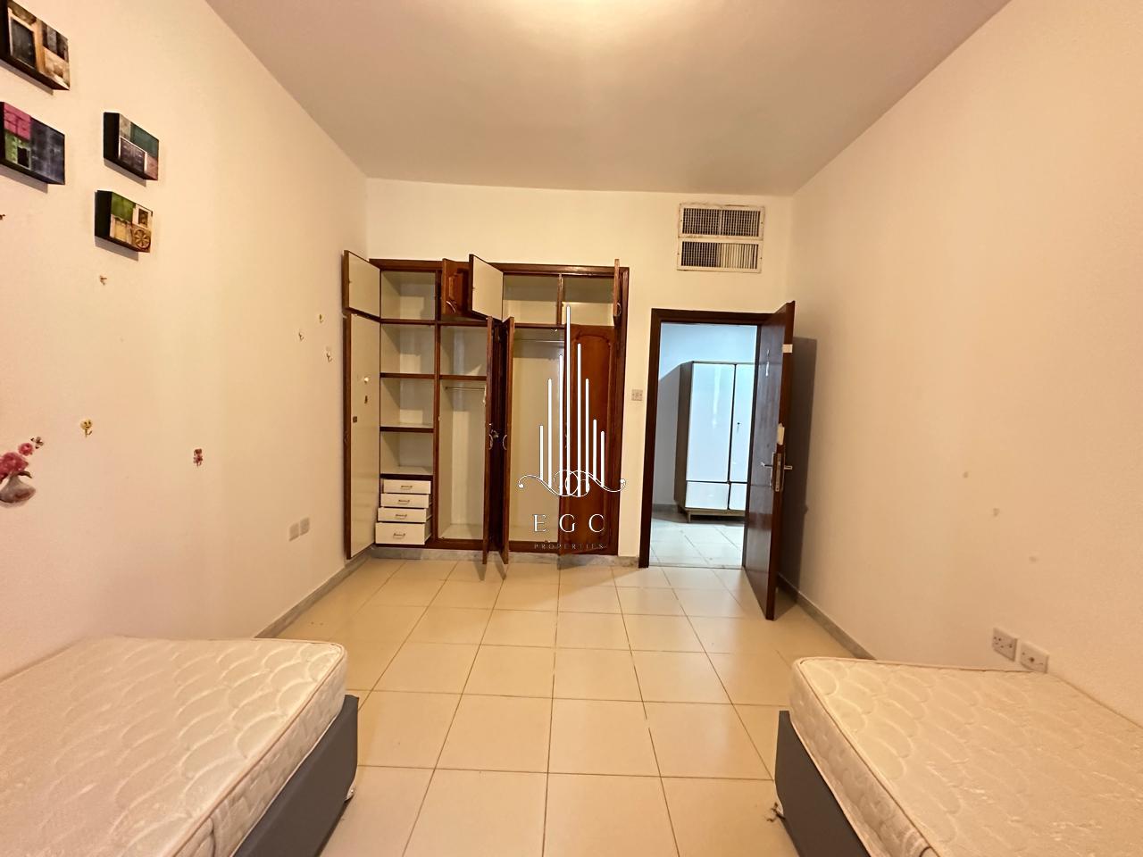 297.3m² Building in Al Khalidiya, UAE No. 53021