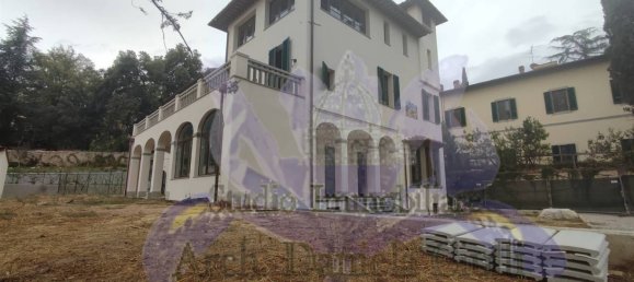 3 bedrooms Villa in Florence, Italy No. 154528 4