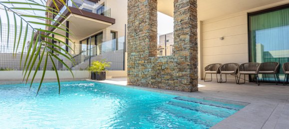 4 bedrooms Villa in Benahavis, Spain No. 601 16