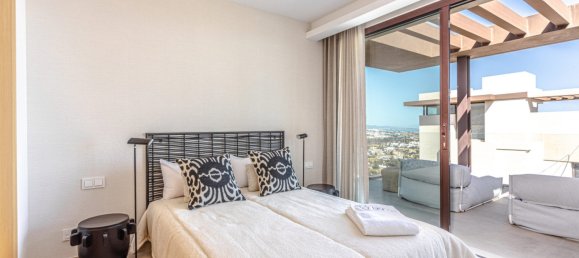 4 bedrooms Villa in Benahavis, Spain No. 601 10