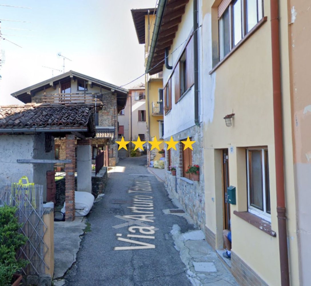 Apartamento de 6 habitaciónes en Valganna, Italy No. 185134