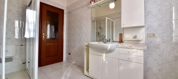 5-Zimmer Villa in Gerenzano, Italy, Nr. 35102 19