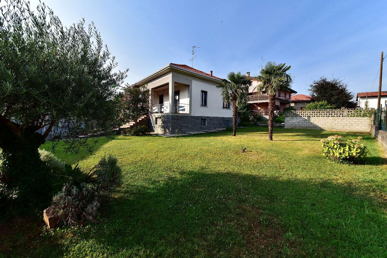 5-Zimmer Villa in Gerenzano, Italy, Nr. 35102