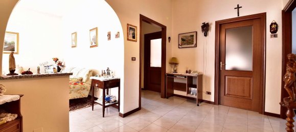 5-Zimmer Villa in Gerenzano, Italy, Nr. 35102 11