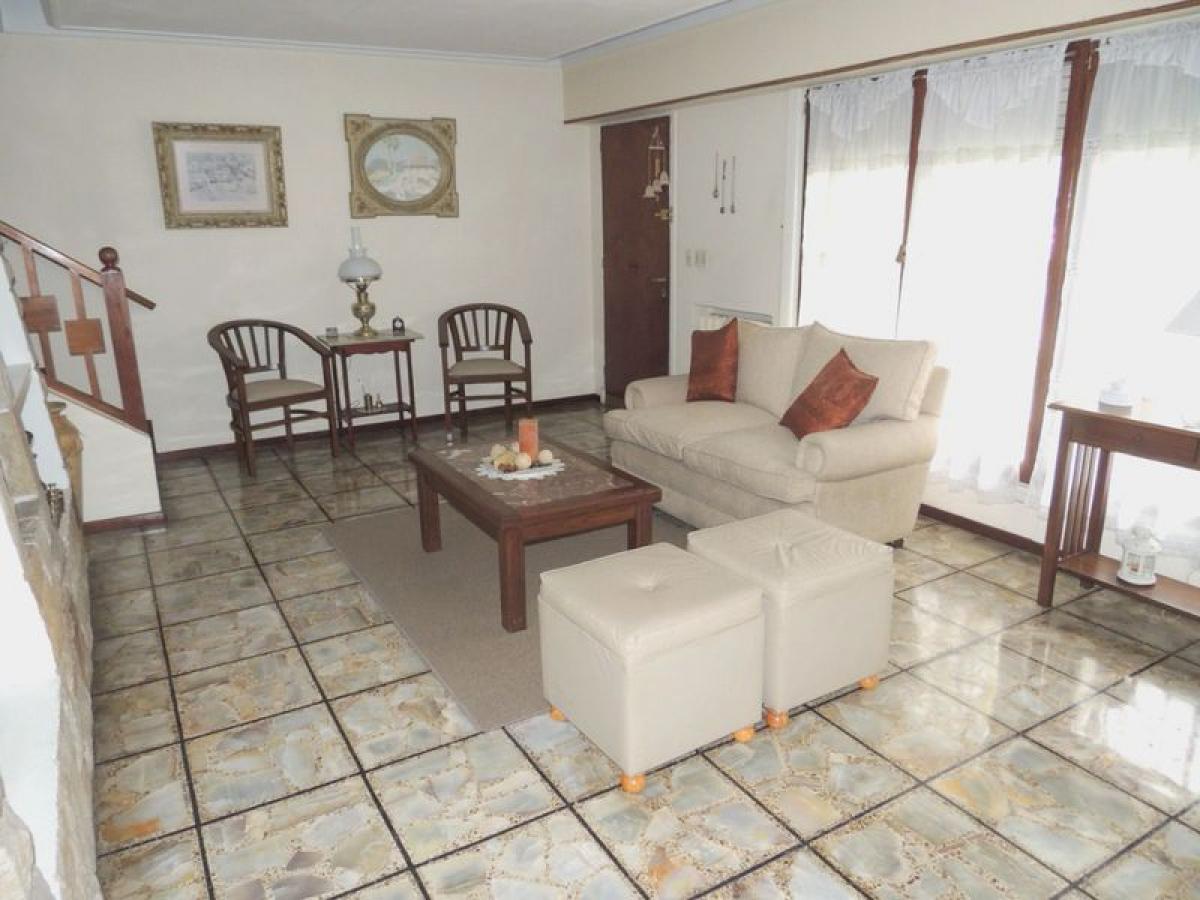 3 bedrooms House in Mar del Plata, Argentina No. 70668