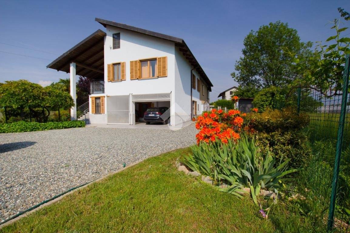 4 bedrooms Villa in Cirié, Italy No. 150290