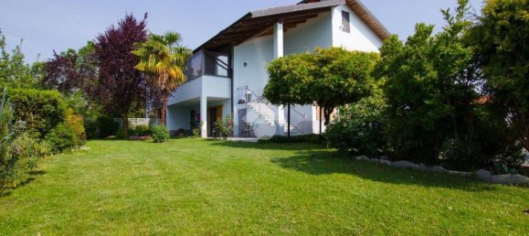4 bedrooms Villa in Cirié, Italy No. 150290 2
