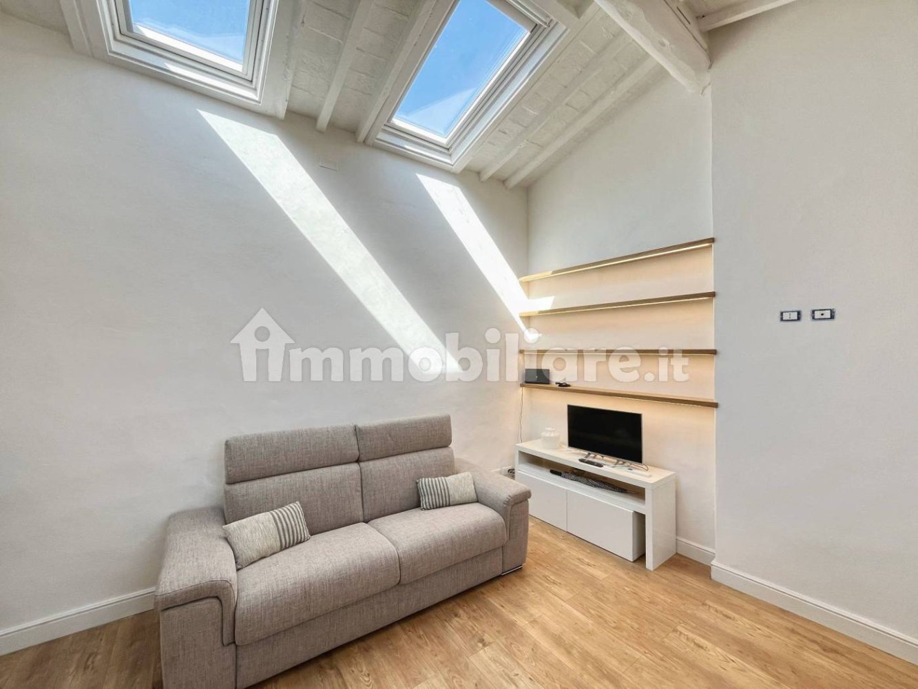 2 bedrooms Apartment in Florence, Italy No. 262114