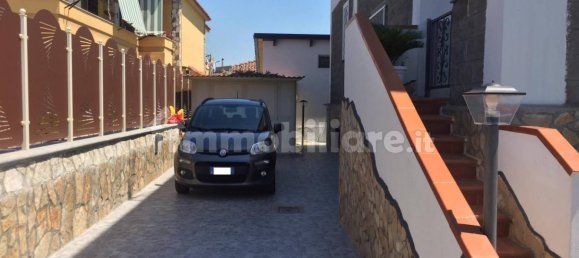 5 bedrooms Villa in Giugliano in Campania, Italy No. 86246 7