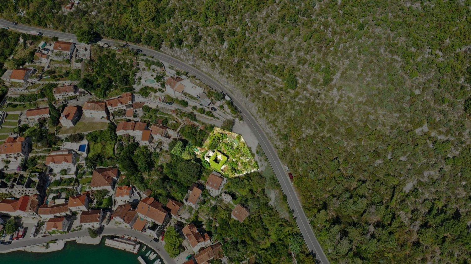 1070m² Hotel in Kotor, Montenegro No. 256