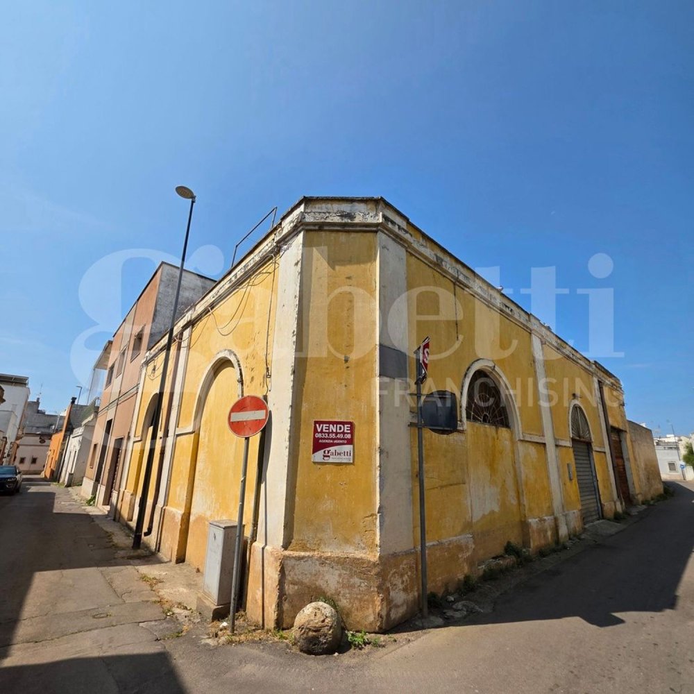 Bâtiment à Racale, Italy 1200m² No. 106875