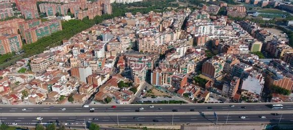 Gebäude in Badalona, Spain 360m², Nr. 123836 24