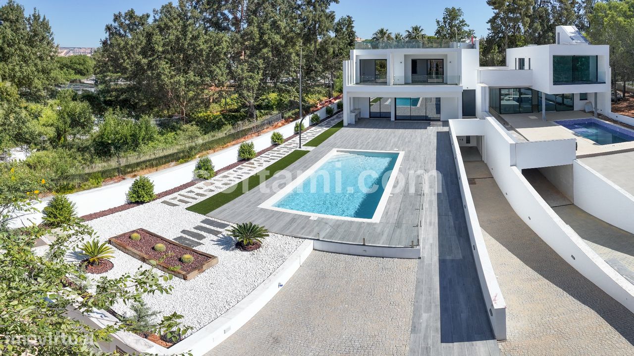 4 bedrooms House in Quarteira, Portugal No. 139087