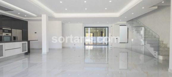 4 bedrooms House in Quarteira, Portugal No. 139087 9