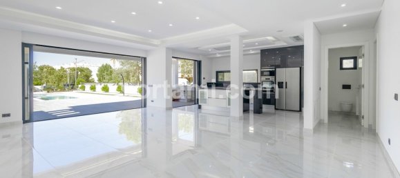 4 bedrooms House in Quarteira, Portugal No. 139087 2