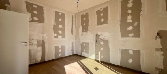 5 rooms House in Venaria Reale, Italy No. 49774 17