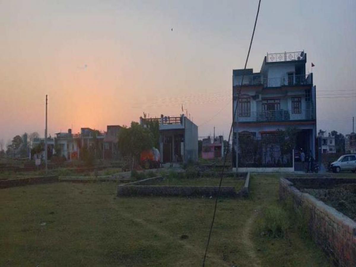  Land in Lucknow, India No. 35098