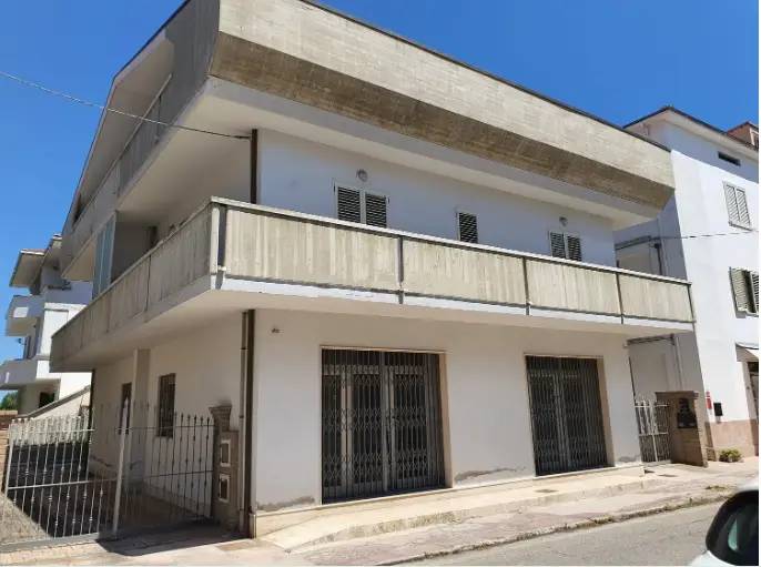 1 room Commercial property in Alba Adriatica, Italy No. 174158