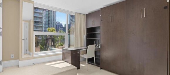 3 bedrooms Condo in British Columbia, Canada No. 1282 10