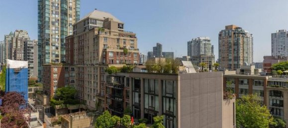 3 bedrooms Condo in British Columbia, Canada No. 1282 2