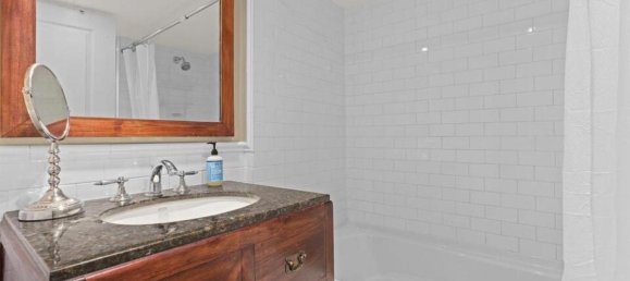 3 bedrooms Condo in British Columbia, Canada No. 1282 9