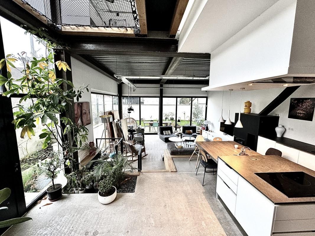 Casa de 4 dormitorios en Rosny-sous-Bois, France No. 169501