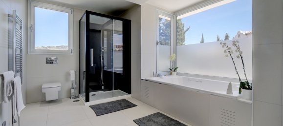 5 bedrooms Villa in Marbella, Spain No. 87393 17