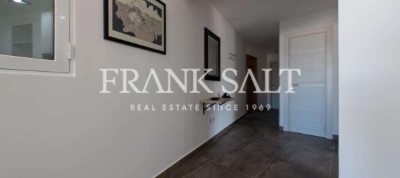 2 bedrooms Apartment in Ta' Xbiex, Malta No. 9400 4