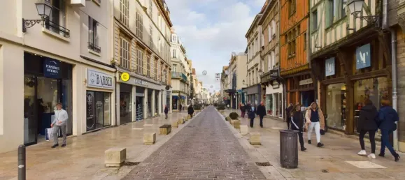 2 bedrooms Apartment in Troyes, France No. 47671 7