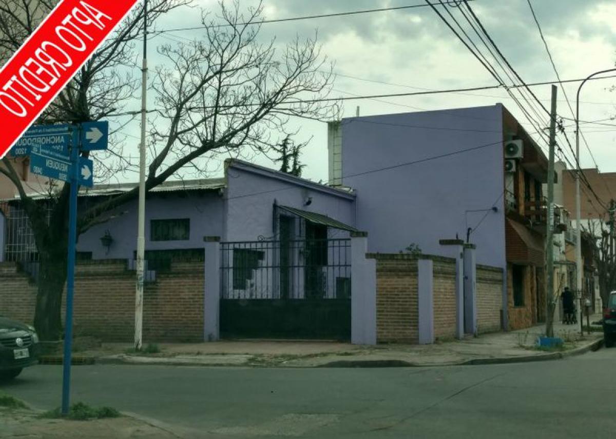 2 bedrooms House in Tres de Febrero, Argentina No. 61754