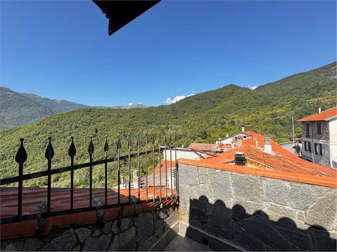 5 rooms House in Pornassio, Italy No. 121176