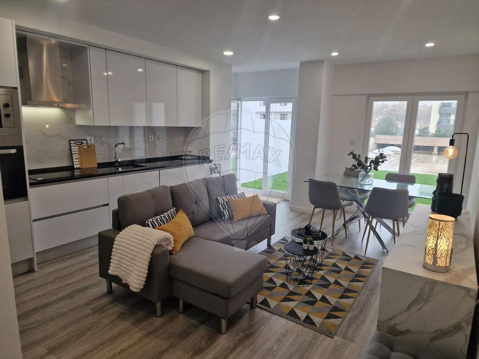 3 bedrooms Apartment in Lisbon, Portugal No. 250068