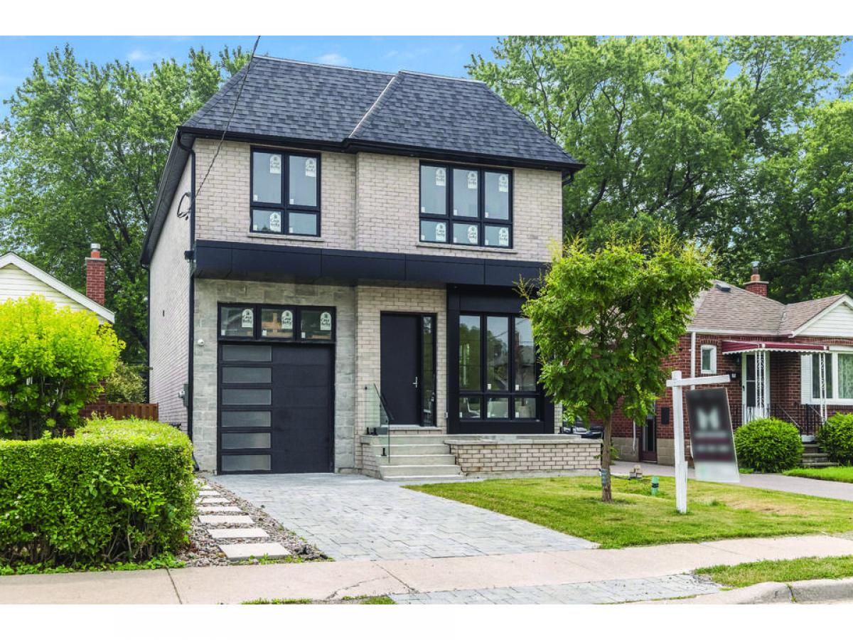 5 bedrooms House in Toronto, Canada No. 491