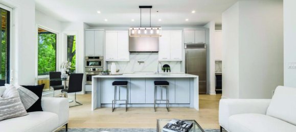 5 bedrooms House in Toronto, Canada No. 491 12