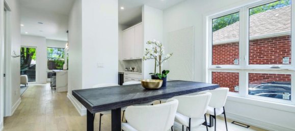 5 bedrooms House in Toronto, Canada No. 491 6